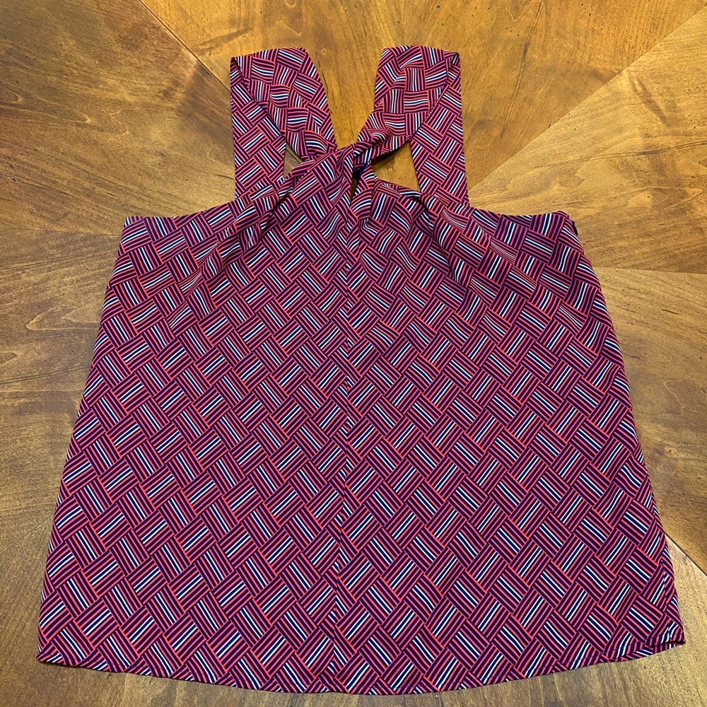 Twist front halter top. - Picture 5 of 7